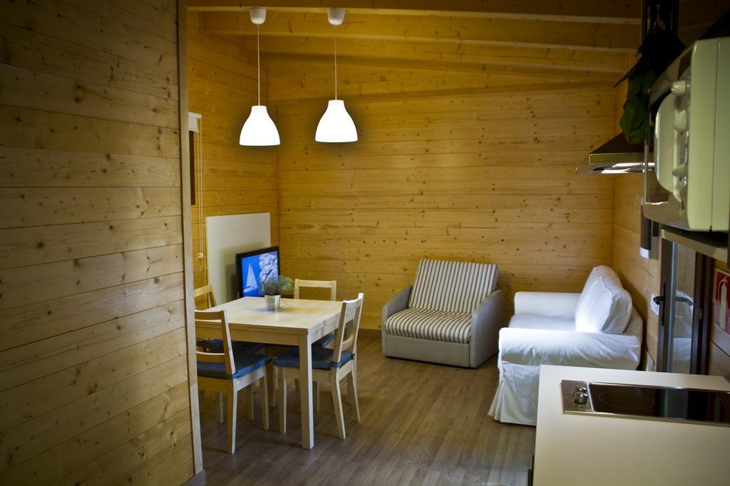 Apartamentos El Bosquet Sant Cugat del Vallès Oda fotoğraf